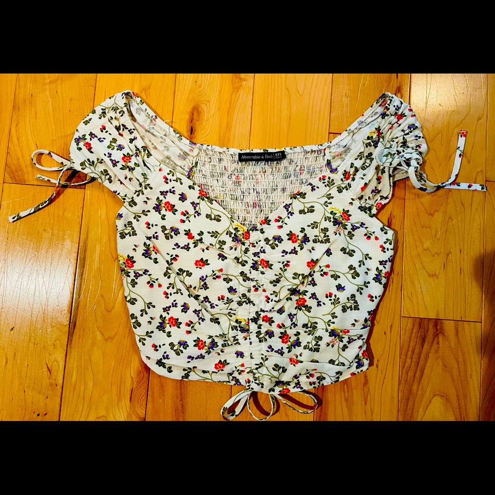 Ruched Floral Abercrombie Cropped Short Sleeve XXS